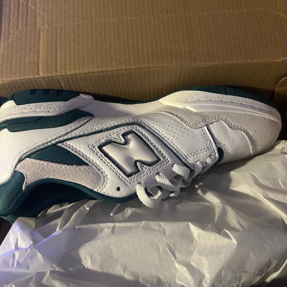 New balance 550, vintage teal. Dark green colour. Size 6.5 men or sizs 8 womens. - Picture 1 of 3
